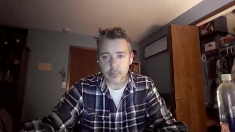 chrisw8121 online show from December 18, 7:36 am