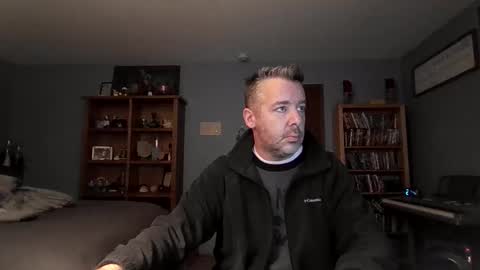 chrisw8121 online show from November 27, 10:39 pm