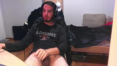 Chromefox123 online show from December 16, 9:54 pm