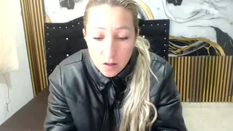 chrystal hotty online show from October 16, 6:40 pm