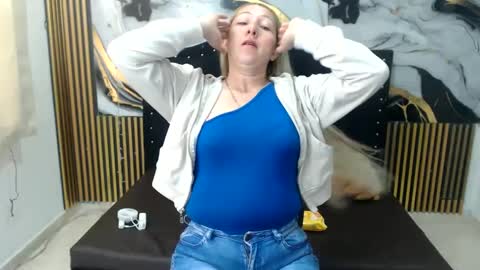 chrystal hotty online show from October 14, 4:21 pm