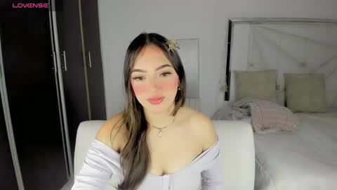 Snapshot of cieloo_ chatting on February 13, 2:42 pm CIELO online show from February 13, 2:42 pm