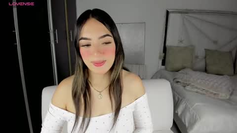 Snapshot of cieloo_ chatting on February 17, 6:17 pm CIELO online show from February 17, 6:17 pm