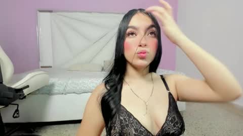 Snapshot of cieloo_ chatting on October 14, 9:40 pm CIELO online show from October 14, 9:40 pm