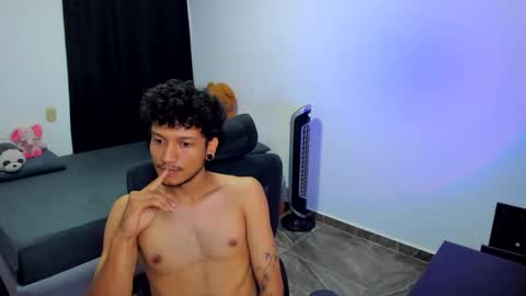 Luna and Sebas  online show from February 19, 2:27 pm