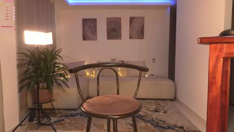 cinnamon__criss online show from February 3, 2:53 am