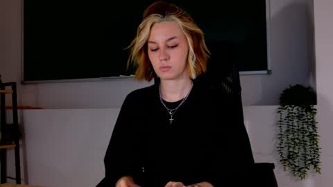 Claire online show from June 22, 3:08 pm