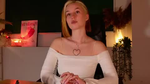 Claire online show from July 28, 3:21 pm