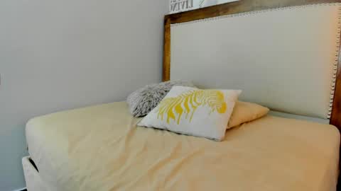 C L A R A  online show from April 18, 7:58 pm