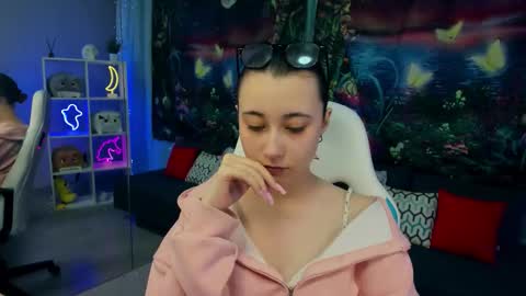 clarabenson online show from December 4, 8:41 pm