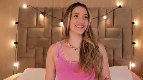 Snapshot of claradelmar_ chatting on October 13, 11:23 am Clara del mar online show from October 13, 11:23 am