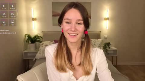 Claire online show from October 11, 2:32 pm