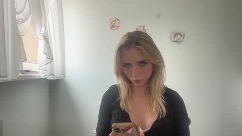 ClaudiaGold online show from September 18, 2:32 pm