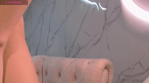 Claudina  online show from October 17, 2:10 pm