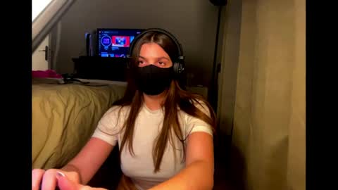 clementine75009 online show from May 6, 7:09 pm