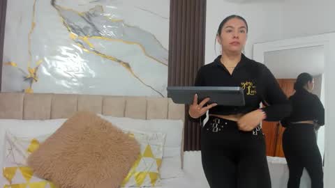 cleoarmy01 online show from April 8, 9:40 pm