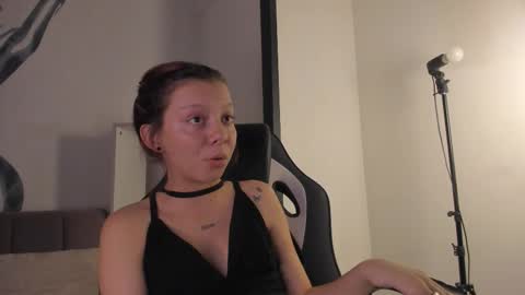 cleowhite_ online show from February 21, 8:01 pm