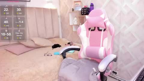 clhoe_johnson_ online show from June 1, 12:50 pm