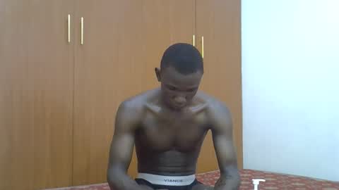 clive_damian online show from May 17, 4:05 pm