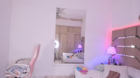 Snapshot of cloe_cifuentes chatting on February 20, 4:25 pm Cloe Online de 600 a 1400 online show from February 20, 4:25 pm