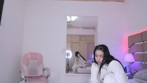 Snapshot of cloe_cifuentes chatting on February 19, 6:10 pm Cloe Online de 600 a 1400 online show from February 19, 6:10 pm