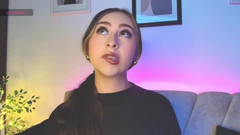 cloe_martinezz_ online show from April 25, 5:09 am