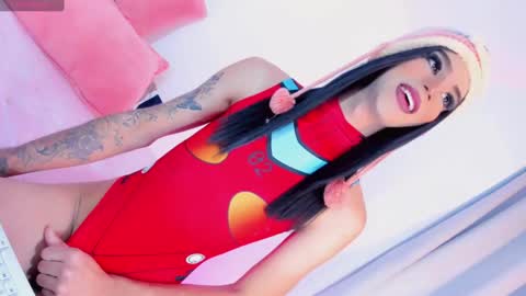 CLOE REMINTON online show from February 25, 9:53 am