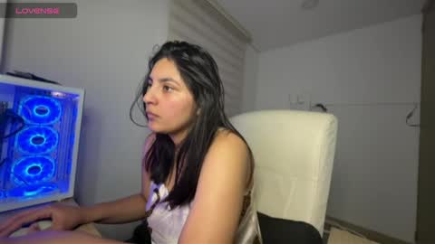 cloe small online show from April 21, 4:52 am