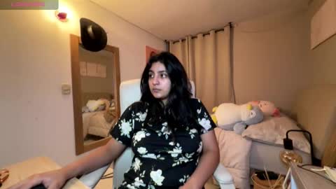 cloe small online show from December 3, 1:48 am