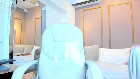 Cloe online show from February 8, 3:21 pm