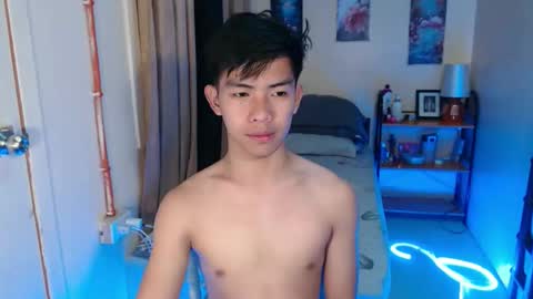 clyde_twinkx online show from April 11, 11:25 am