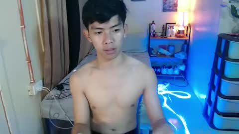 clyde_twinkx online show from April 14, 11:13 am