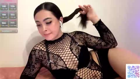 Yumi online show from March 9, 10:25 pm