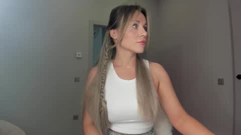 Snapshot of cometoseeme_ chatting on September 10, 3:35 pm Alice online show from September 10, 3:35 pm