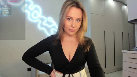 Snapshot of cometoseeme_ chatting on February 6, 5:51 pm Alice online show from February 6, 5:51 pm