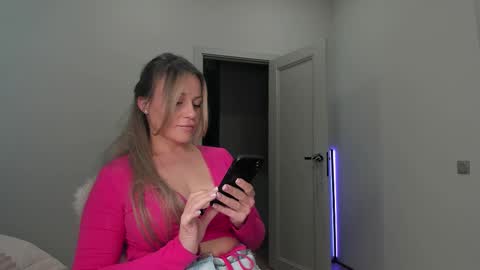 Snapshot of cometoseeme_ chatting on September 18, 4:44 pm Alice online show from September 18, 4:44 pm