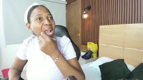 C O R A  L online show from October 22, 2:15 am