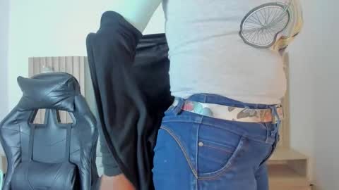 C O R A  L online show from December 16, 2:19 am