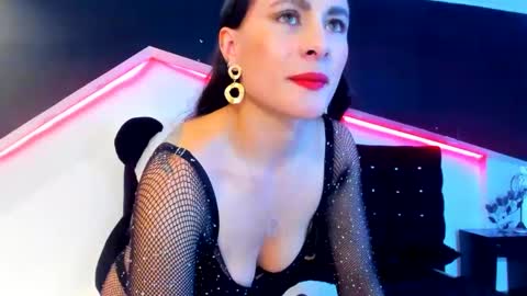 Snapshot of coral_gibson chatting on February 17, 3:55 pm Coral online show from February 17, 3:55 pm