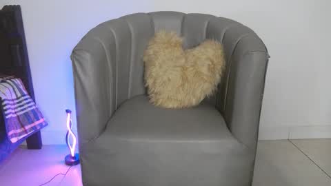 Coralie Bronson online show from March 5, 2:53 am