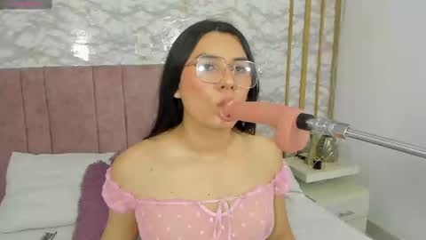 coraline hot18 online show from February 18, 4:03 pm