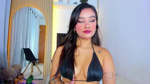 Coraline connected from 10 pm to 6 am Colombia time online show from December 23, 3:23 am