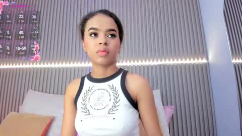 Snapshot of coralineross_ chatting on October 16, 11:10 am coralineross_ online show from October 16, 11:10 am