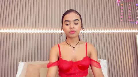 Snapshot of coralineross_ chatting on March 12, 11:31 am coralineross_ online show from March 12, 11:31 am