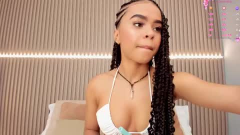 Snapshot of coralineross_ chatting on February 21, 11:11 am coralineross_ online show from February 21, 11:11 am