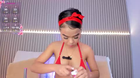 Snapshot of coralineross_ chatting on September 17, 11:13 am coralineross_ online show from September 17, 11:13 am
