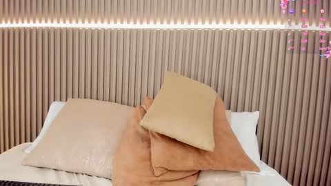 Snapshot of coralineross_ chatting on March 4, 5:24 pm coralineross_ online show from March 4, 5:24 pm