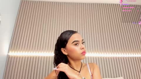 Snapshot of coralineross_ chatting on March 3, 11:22 am coralineross_ online show from March 3, 11:22 am
