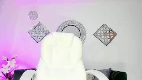 Corina White online show from November 24, 1:10 pm