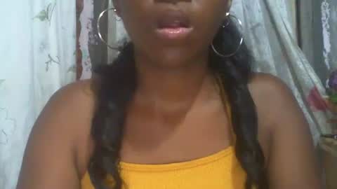 Snapshot of couleur_vanille chatting on January 15, 7:12 pm couleur_vanille online show from January 15, 7:12 pm
